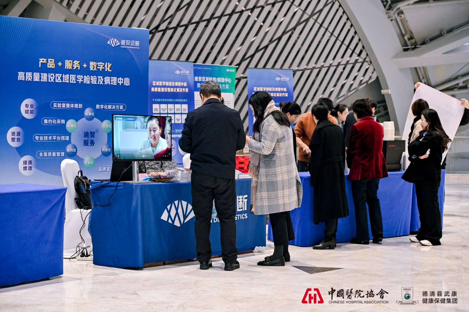 1735107003471878.jpg 展台2.jpg